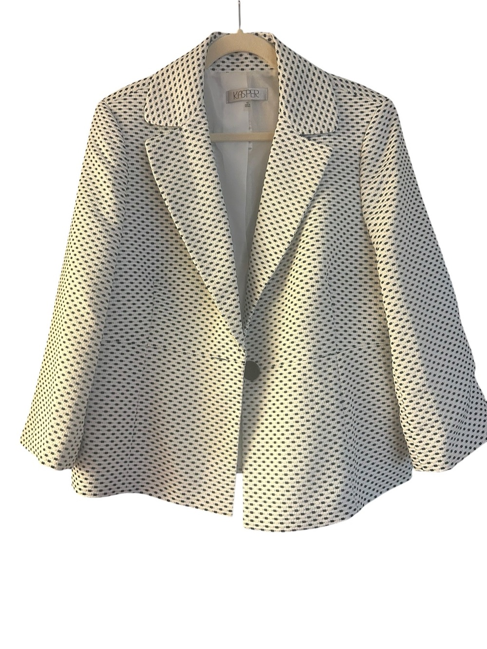 Women’s Kasper White & Black Textured One-Button Blazer
